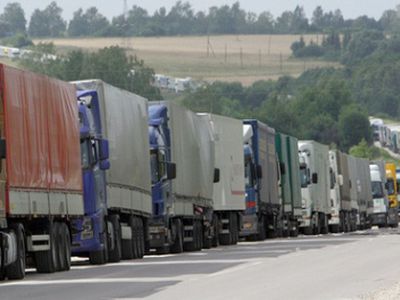 Lietuvos–Lenkijos pasienyje nusidriekė vilkikų eilės - Lietuva ir Baltijos šalys