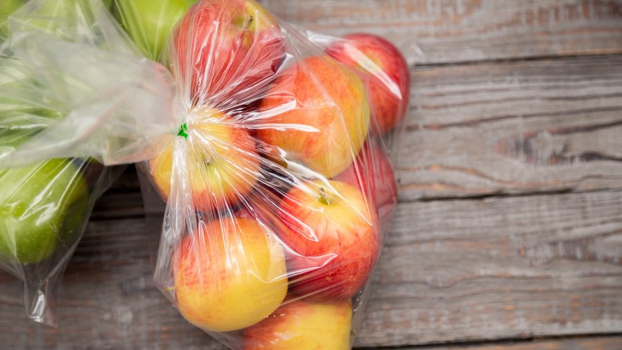 СМИ: с 1 июля магазины намерены взимать от 1 до 5 центов за пакетик - Литва и страны Балтии