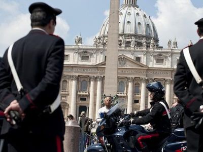 Полиция Ватикана арестовала подставных миллиардеров - В Мире
