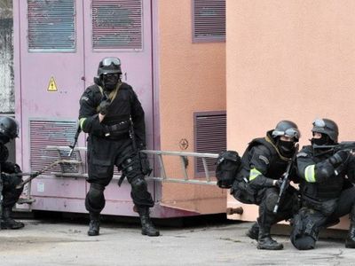 Посольство Польши взяли под усиленную охрану - В Мире