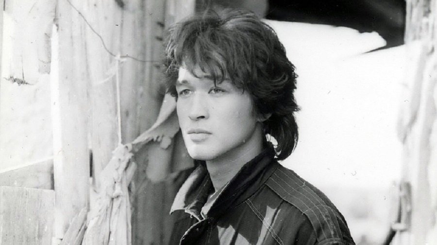 В Алма-Ате установили памятник экранному герою Виктора Цоя из фильма "Игла" - Кино и искусство