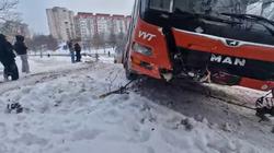 Авария автобуса в Вильнюсе: скользкая дорога или техническая неисправность