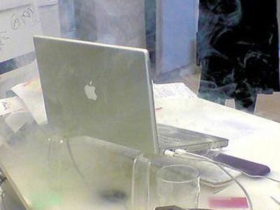 У лондонского клерка взорвался ноутбук Apple PowerBook - IT новости