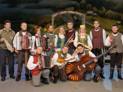 Visagino kultūros centro liaudiškos muzikos kapela „Linksmuolė“ vėl džiugins televizijos žiūrovus! - Visagine