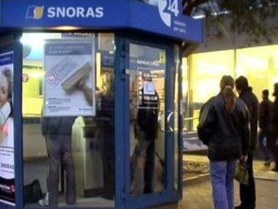 Кто первый получит свои деньги?..                                 - Литва и страны Балтии