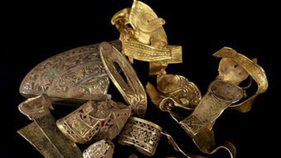 Британский археолог-любитель нашел клад VII века - Культурные и спортивные мероприятия