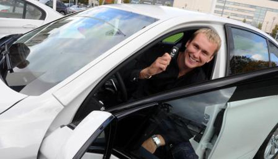 Серебряному призеру Олимпиады-2012 Евгению Шуклину — автомобиль BMW - В Висагинасе