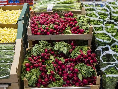 Одинаковая корзина продуктов в разных магазинах может стоить на 10 евро больше - Литва и страны Балтии