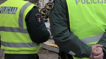 СМИ Литвы: Полицию покидают настоящие профессионалы, а замены им нет

                                