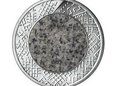 Банк Латвии выпустил гранитные монеты - Литва и страны Балтии