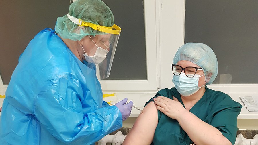 К. Матулявичюс: от коронавируса привиты 104 человека, компликаций нет - В Висагинасе