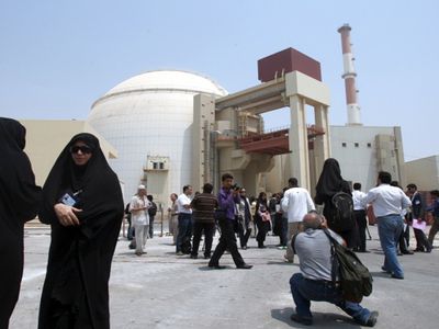 Россия и Иран рассматривают возможность строительства второго блока АЭС "Бушер" - Энергетика