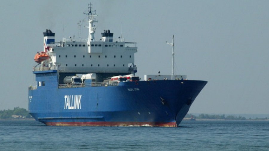 Эстонский паром, потерявший ранее управление, успешно вернулся своим ходом в Швецию - Литва и страны Балтии