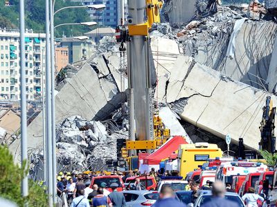Италия ввела режим чрезвычайного положения в связи с обрушением моста в Генуе - В Мире