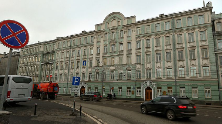 Приемную Госдумы и бизнес-центр "Моховая" эвакуировали в Москве из-за угрозы взрыва