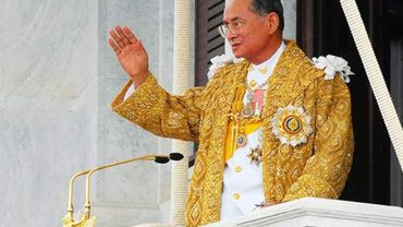 Король Таиланда признал захвативших власть военных