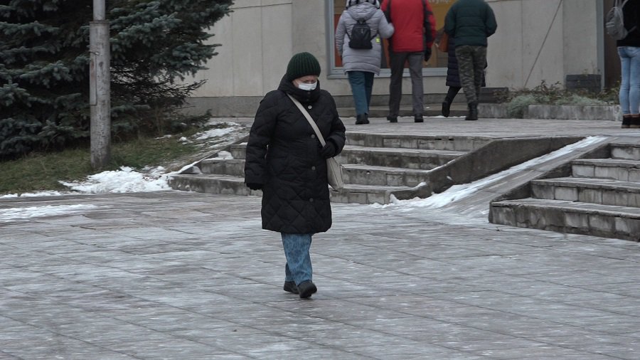 Жертвами гололеда стали как минимум 12 человек (видео) - В Висагинасе