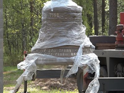 На колокольню строящегося старообрядческого храма Висагинаса был поднят колокол (видео) - В Висагинасе