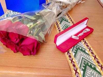 Сегодня поздравили первую рожденную в этом году маленькую висагинку - В Висагинасе