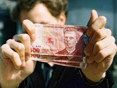 Seimo nario V. Matuzo žmona paleista už užstatą - Lietuva ir Baltijos šalys