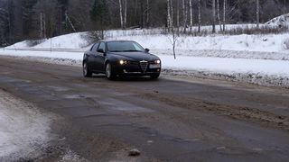 Опасные въезды в Висагинас: дороги разрушаются, решений нет (видео)