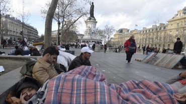 Мэр Парижа предложила разместить бездомных в ратуше на время холодов