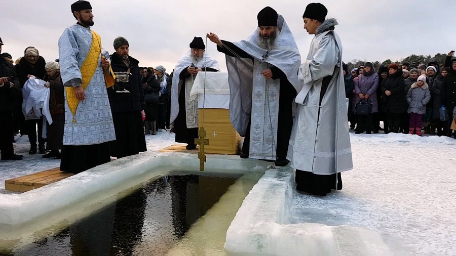Праздник Крещения на озере Висагинас (видео) - В Висагинасе