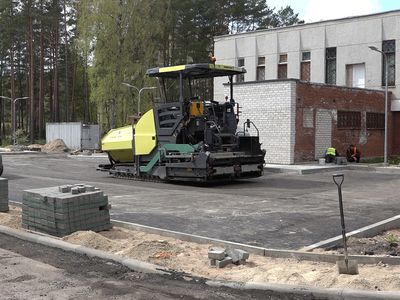 На месте бывшего общежитя по Фестивале, 5 в Висагинасе оборудована автомобильная парковка (видео) - Служба региональных новостей