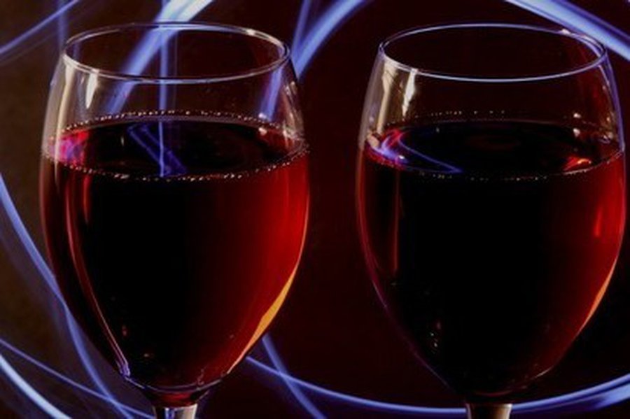 Британцы вкладывают деньги в алкоголь                                 - Хобби, отдых и развлечения