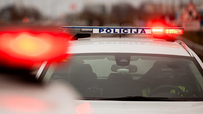 В Вильнюсе мужчина попытался вынести из заведения общепита алкоголь и сейф - Происшествия и криминал