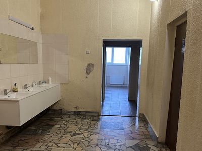 В ногу с Европой? В «Банге» сделали общий гендерно-нейтральный туалет - В Висагинасе