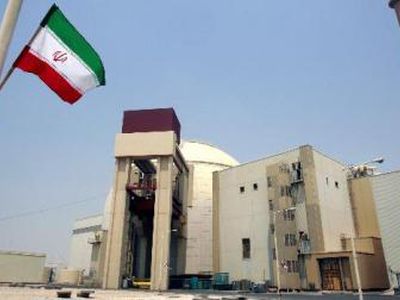 Глава МИД Франции заявил, что Иран создаст ядерную бомбу в 2013 году
 - В Мире