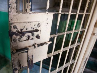 Dėl plėšimo Visagino policijos areštinėje atsidūręs vyras bandė nusižudyti - Įvykiai ir kriminalas