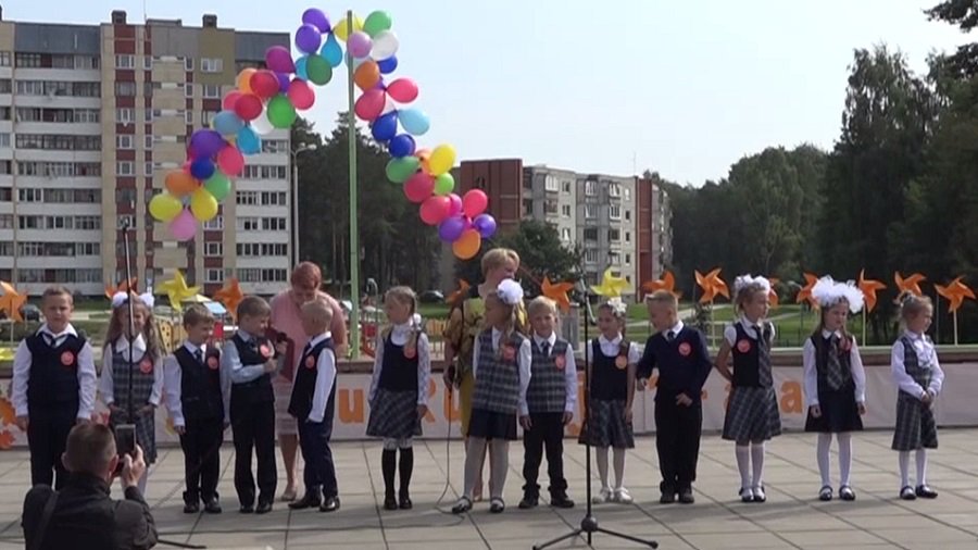 В школах и гимназиях Висагинаса прозвенели первые звонки (Видео) - В Висагинасе