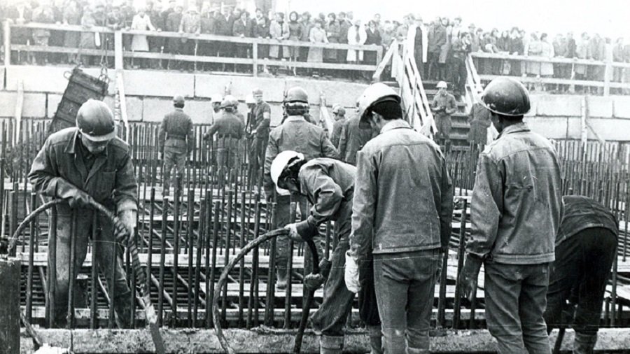 Будут почести первым строителям! Ныне покойным - В Висагинасе