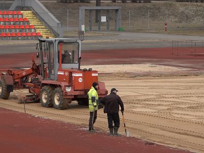 После зимы продолжились работы по реконструкции висагинского стадиона (видео) - Служба региональных новостей