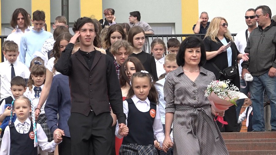 Прогимназия ,,Gerosios vilties“ проводила своих восьмиклассников (видео) - В Висагинасе