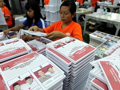 В Индонезии назвали основные причины смерти членов избиркомов во время прошедших выборов - В Мире