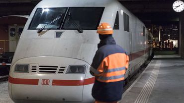 В Швейцарии высокоскоростной поезд сошел с рельсов