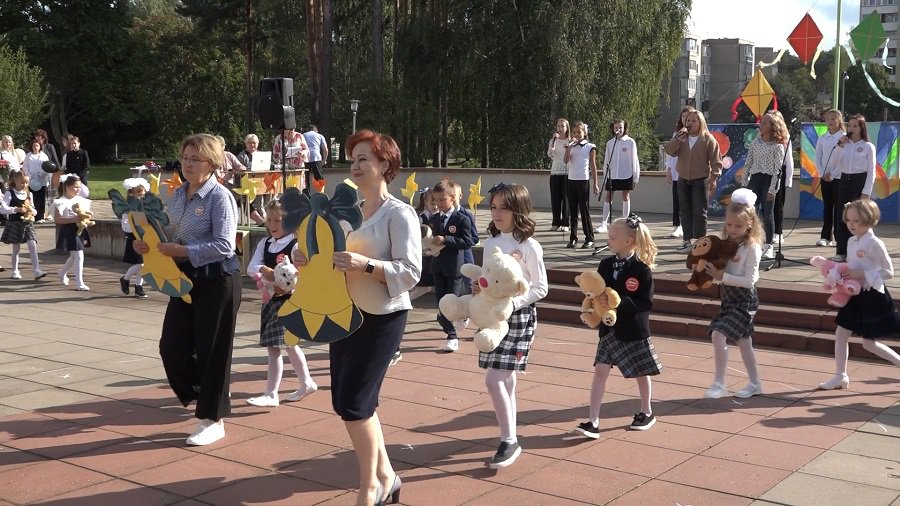 Здравствуй, школа! День знаний в Висагинасе (видео) - В Висагинасе