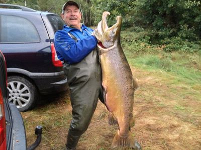 В Литве пойман лосось рекордных размеров - Хобби, отдых и развлечения