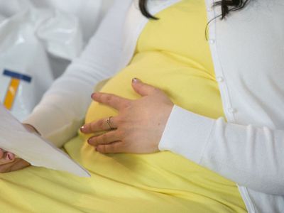 Jei Seimas įteisins gimdymą namuose, už paslaugas tėvai turės susimokėti patys - Lietuva ir Baltijos šalys