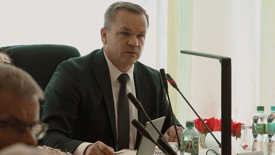 Прокуратура обратилась в суд с исками о взыскании «канцелярских» выплат ещё с трёх висагинских политиков. - В Висагинасе