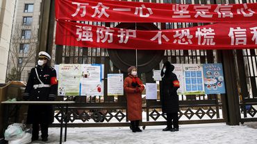 Kinijoje sulaikytas vyras, nuslėpęs kelionę į Uhaną ir užkrėtęs koronavirusu septynis žmones