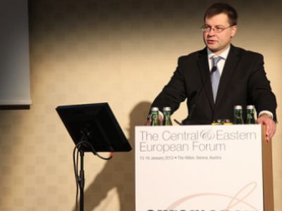 Премьер Латвии признал негативные стороны победы над кризисом  - Литва и страны Балтии