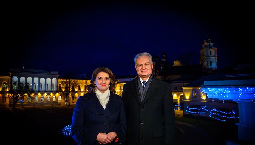 "Будьте счастливы!": президент и его супруга поздравляют жителей Литвы с Новым годом
