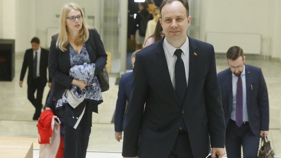 Медики останутся в Литве, очереди в врачам сократятся, утверждает правительство - Литва и страны Балтии