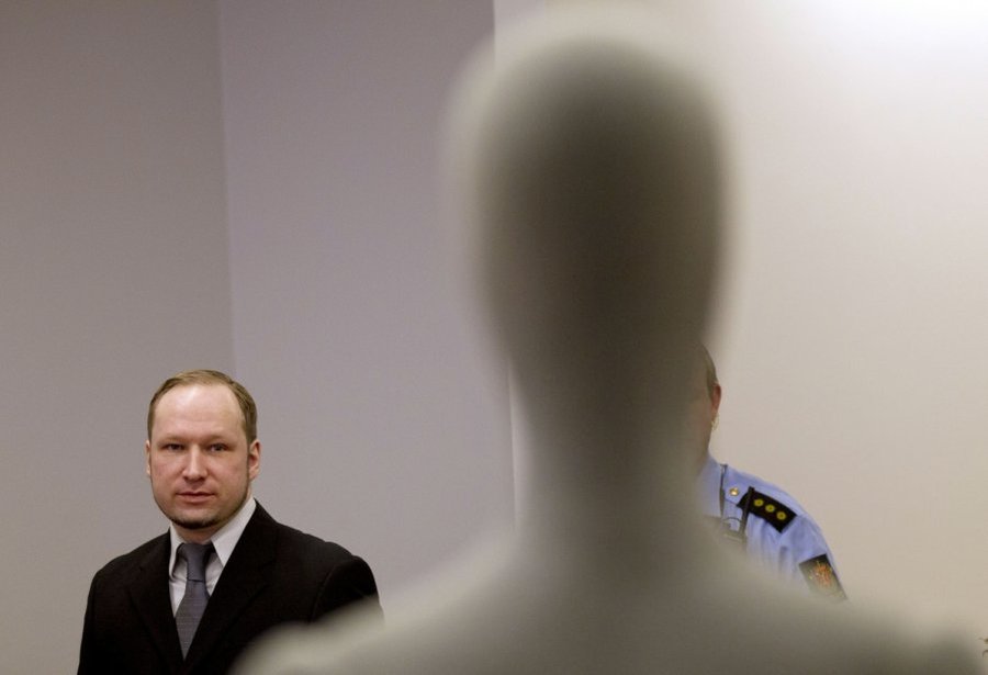 Родные погибших отказались слушать последнее слово Брейвика - Происшествия и криминал