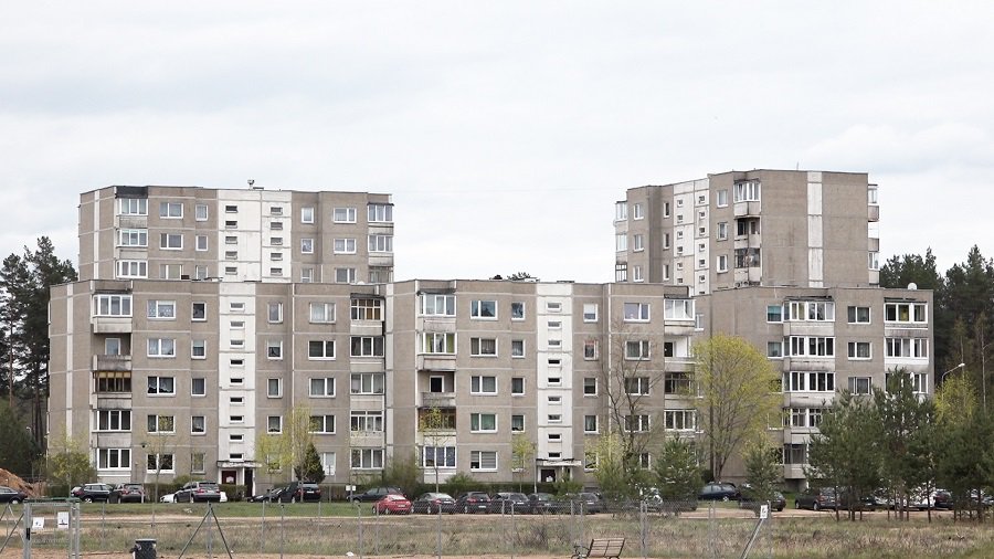 Дома с мусоропроводами платят за вывоз мусора почти в 3 раза больше, чем 5-этажные (видео) - В Висагинасе