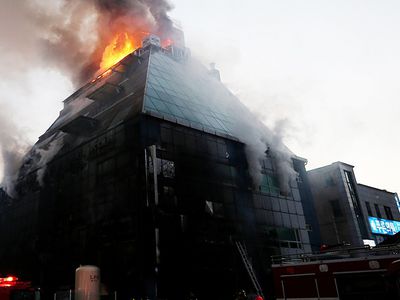 Этап эстафеты олимпийского огня в южнокорейском Чечхоне отменен из-за пожара - В Мире